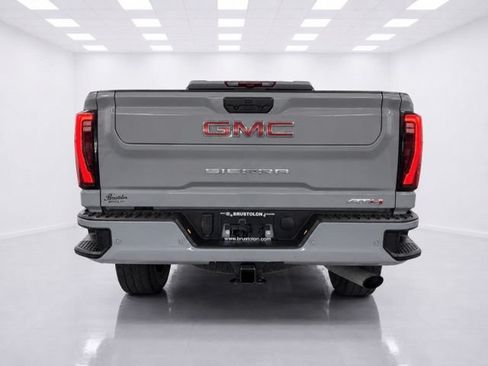 Used 2024 GMC Sierra 2500 AT4 w/ Technology Package AWD/4WD image 12