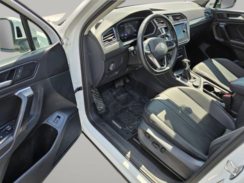 Used 2024 Volkswagen Tiguan SE image 21