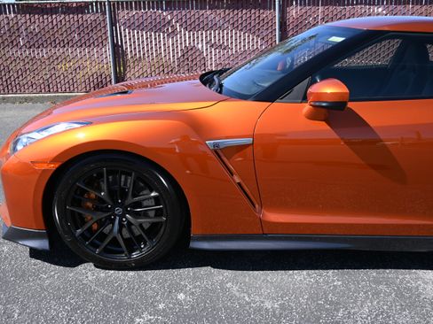 Used 2017 Nissan GT-R Premium AWD/4WD image 18