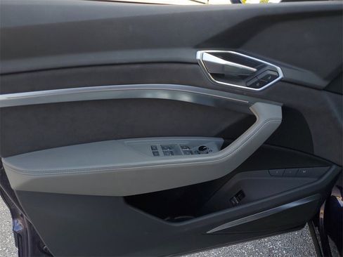 Used 2023 Audi e-tron S Prestige w/ Prestige Package image 18