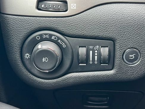 Used 2021 Jeep Cherokee Limited AWD/4WD image 21