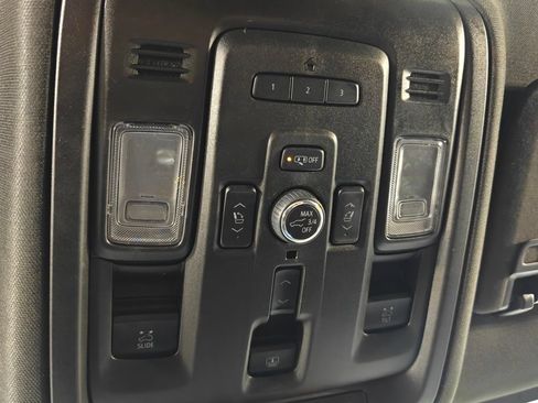 Used 2023 GMC Yukon XL Denali AWD/4WD image 10