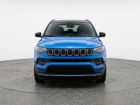 Used 2025 Jeep Compass Limited AWD/4WD image 2