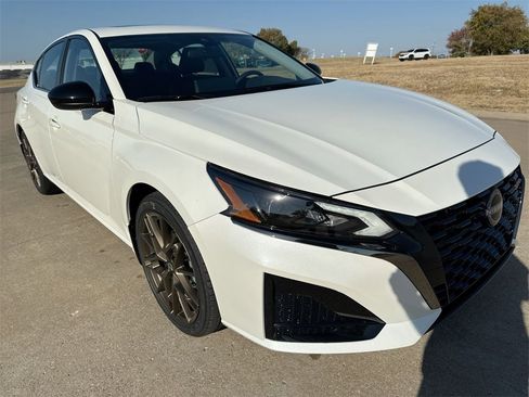 New 2025 Nissan Altima 2.5 SR w/ SR Premium Package image 11