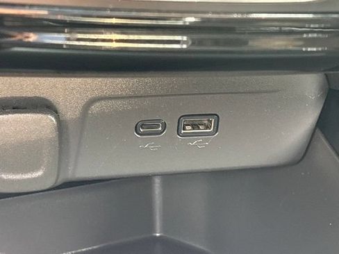 Used 2024 Chevrolet Trax RS FWD image 17