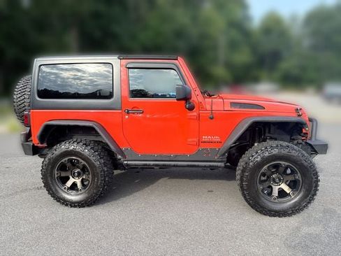 Used 2015 Jeep Wrangler Sahara w/ Connectivity Group AWD/4WD image 9