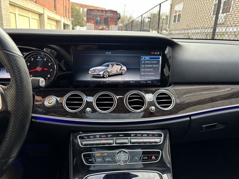 Used 2017 Mercedes-Benz E 300 4MATIC image 18