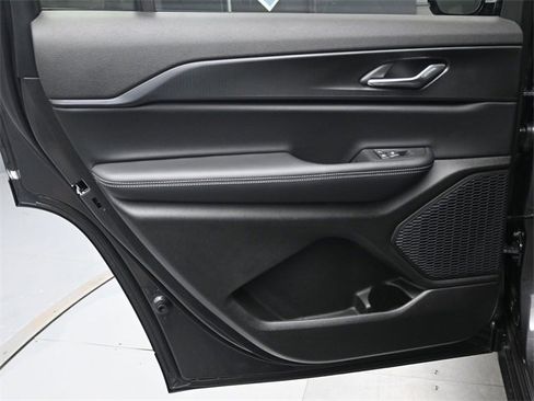 New 2025 Jeep Grand Cherokee L Altitude image 13