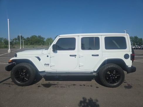 Used 2022 Jeep Wrangler Unlimited Sahara AWD/4WD image 16