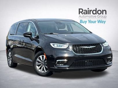 Used 2023 Chrysler Pacifica Touring-L