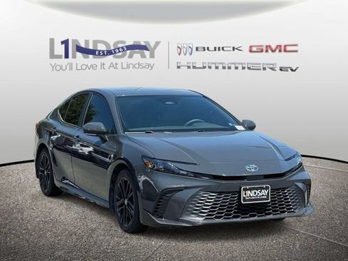 Used 2025 Toyota Camry SE FWD image 2