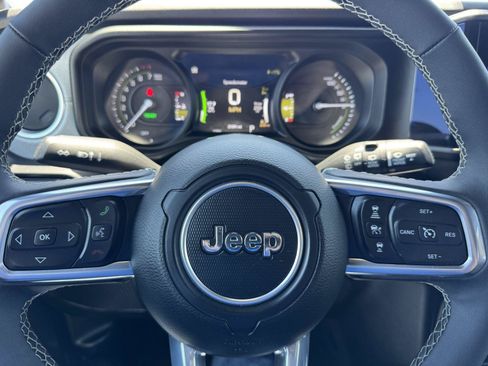 Certified 2025 Jeep Wrangler Unlimited Sahara w/ Safety Group AWD/4WD image 26