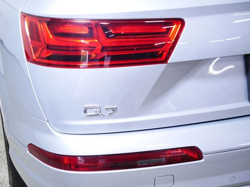 Used 2019 Audi Q7 3.0T Premium Plus AWD/4WD image 17