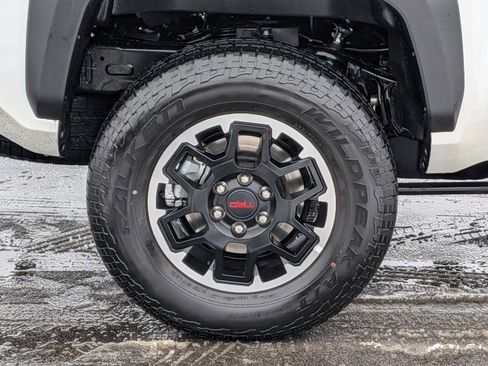 Certified 2025 Toyota Tacoma TRD Off-Road image 12