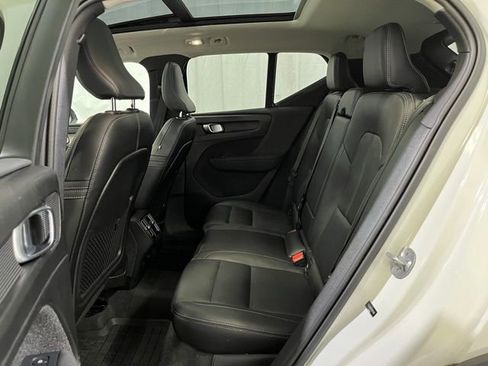 Used 2024 Volvo XC40 B5 Core AWD/4WD image 11