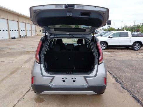 Used 2023 Kia Soul LX w/ LX Technology Package FWD image 14