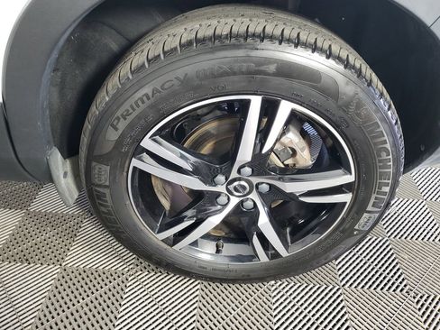 Used 2023 Volvo XC40 B5 Core w/ Climate Package image 30