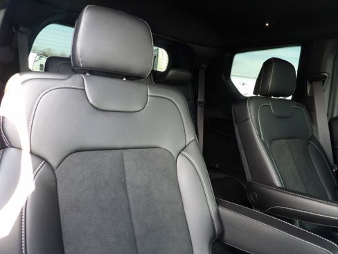 Used 2025 Jeep Grand Cherokee L Laredo image 14