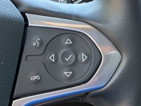 Used 2023 Chevrolet Traverse Premier FWD image 28