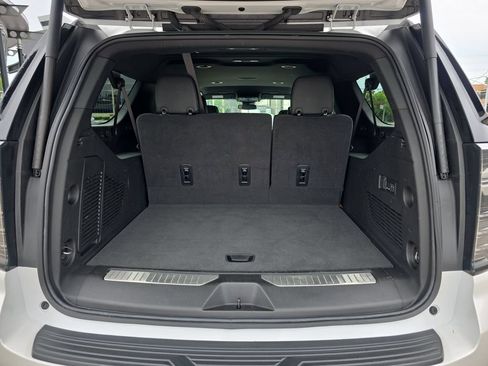 Used 2025 Chevrolet Suburban Premier RWD image 14