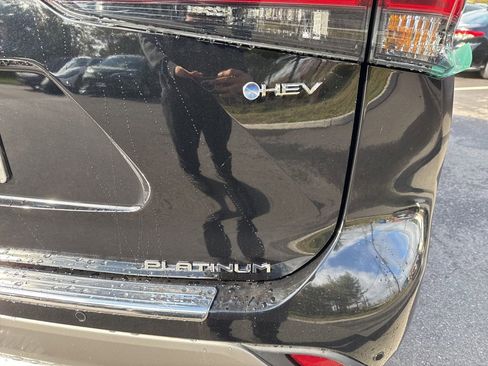 New 2025 Toyota Highlander Platinum image 7