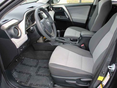 Used 2015 Toyota RAV4 LE image 9