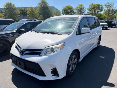 Used 2018 Toyota Sienna LE w/ Carpet Mat Package