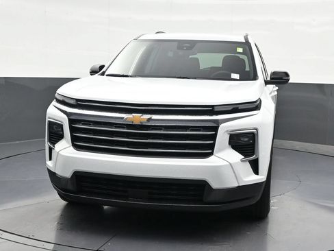 Used 2026 Chevrolet Traverse LT FWD image 9