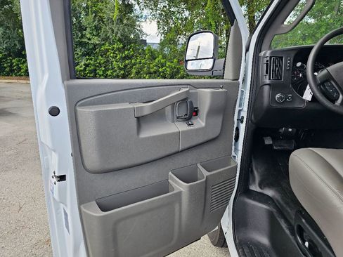 New 2025 GMC Savana 2500 Extended w/ Driver Convenience Package image 26