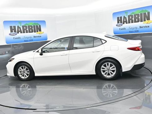 Used 2025 Toyota Camry LE image 3