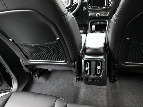 Used 2025 Volvo XC40 B5 Core AWD/4WD image 17