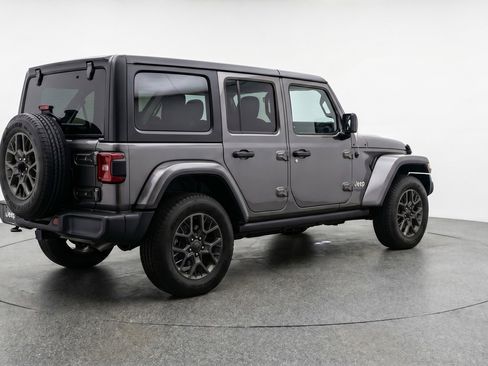 Used 2025 Jeep Wrangler Sahara image 9