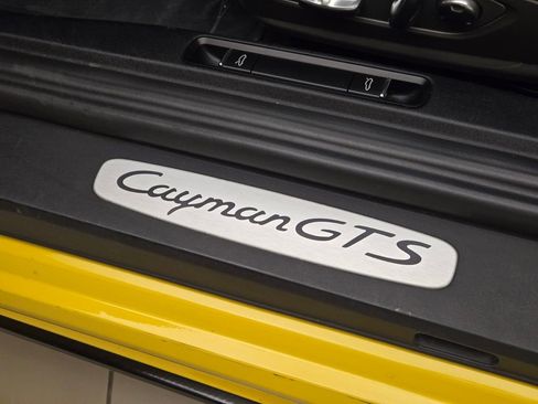 Used 2018 Porsche 718 Cayman GTS RWD image 31