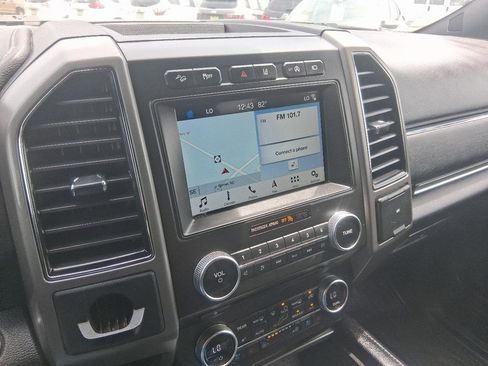 Used 2018 Ford Expedition XLT w/ Equipment Group 202A AWD/4WD image 10