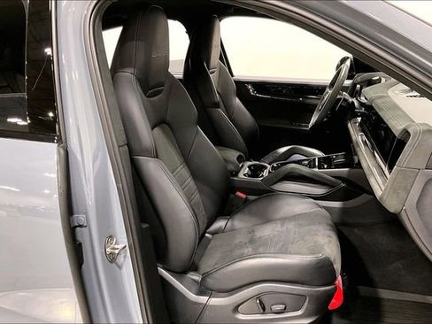 Used 2024 Porsche Cayenne Turbo GT image 7