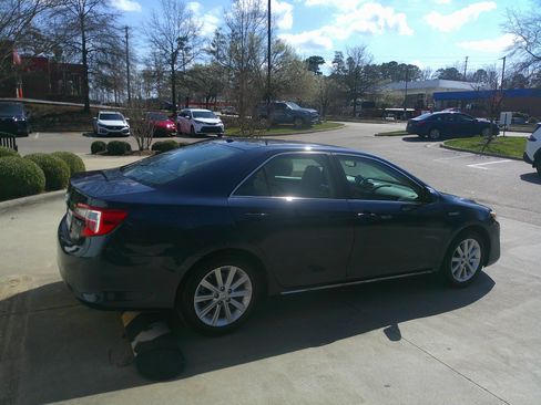 Used 2014 Toyota Camry XLE w/ Convenience Package image 12