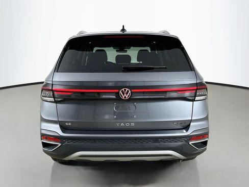 Used 2025 Volkswagen Taos SE w/ Panoramic Sunroof Package AWD/4WD image 6