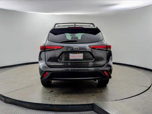 Used 2021 Toyota Highlander L image 7