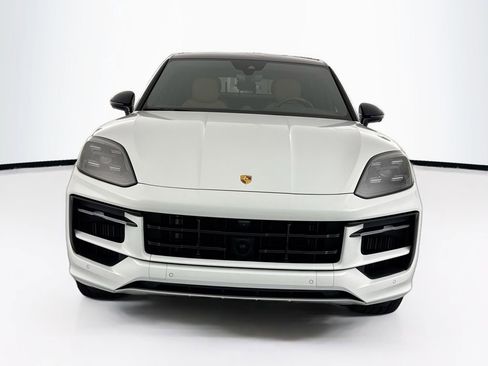 Used 2024 Porsche Cayenne Coupe AWD/4WD image 2