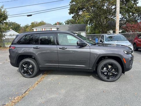 New 2025 Jeep Grand Cherokee Altitude image 2