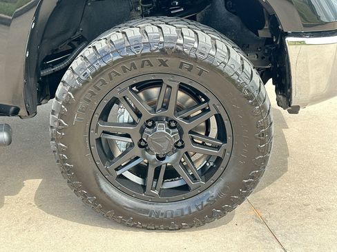 Used 2020 Toyota Tundra SR5 AWD/4WD image 10