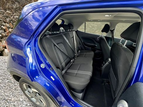 Used 2025 Hyundai Venue SEL image 25