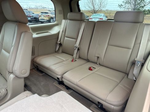 Used 2012 Cadillac Escalade Premium image 23