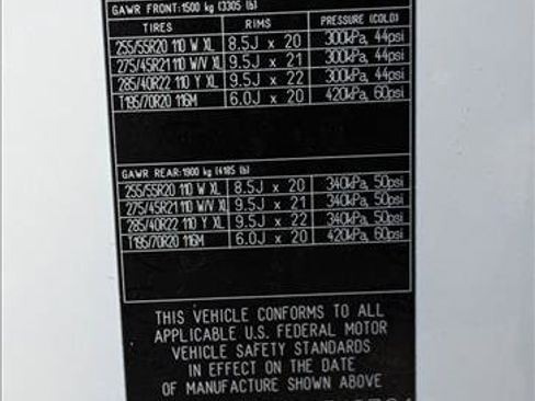 Used 2025 Land Rover Discovery Metropolitan Edition AWD/4WD image 27