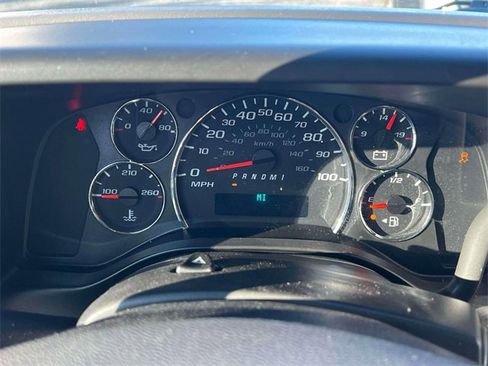 Used 2018 Chevrolet Express 2500 Extended image 18