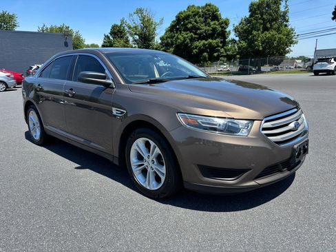 Used 2016 Ford Taurus SE FWD image 3