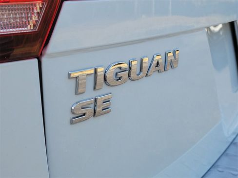 Used 2020 Volkswagen Tiguan SE image 5
