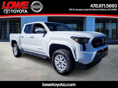 Certified 2025 Toyota Tacoma SR5 image 1