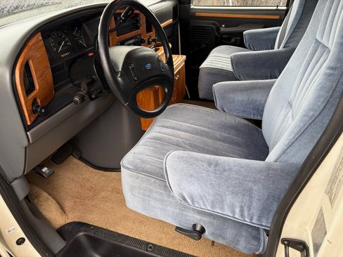 Used 1995 Ford E-350 and Econoline 350 image 11
