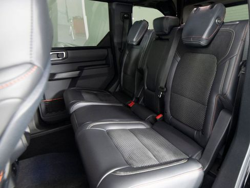 Used 2025 Ford Bronco Raptor AWD/4WD image 31